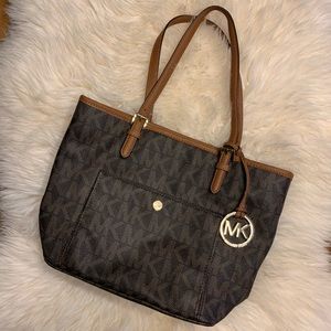 Michael Kors Jet Set Signature Snap Pocket Tote